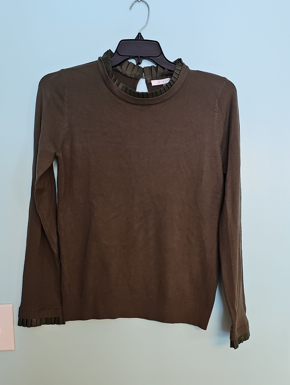 Sioni Olive Green Long Sleeve Top with Pleated Neck and Cuffs